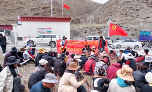 那曲比如茶曲鄉蟲草采集點開展氣象知識普及和防災減災宣傳