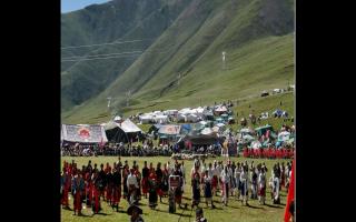 東強堂創始人李東強連續擔任西藏那曲比如蟲草大賽評委