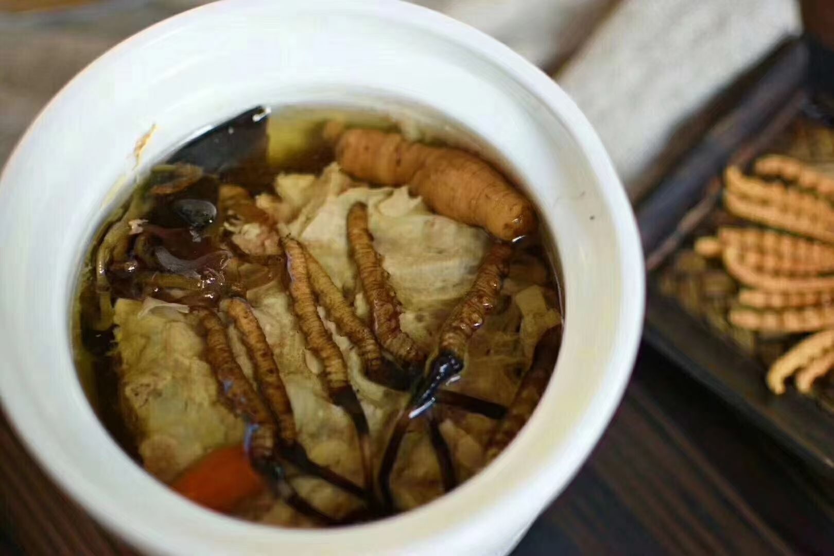 冬蟲夏草怎么食用？