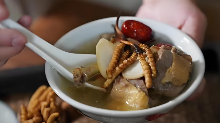 冬蟲夏草搭配有道,滋養肺部效果妙