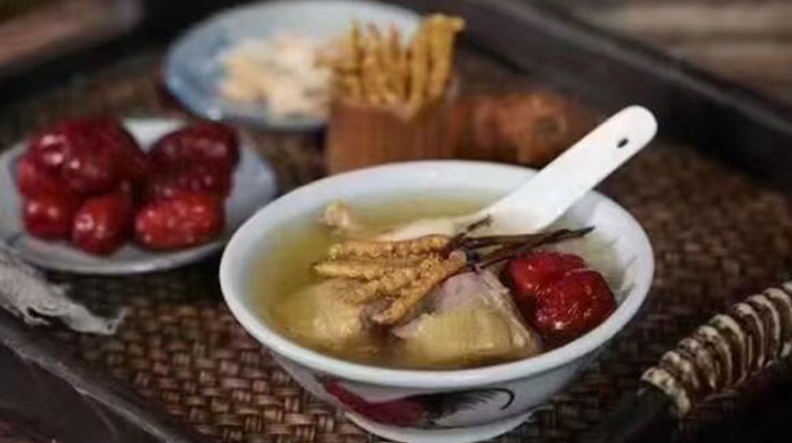 冬蟲夏草燉鮮筍：鮮香滋補的養生佳肴