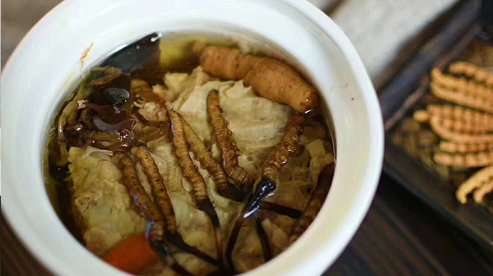 鮮香滋補！鮮冬蟲夏草燉雞湯的美味做法